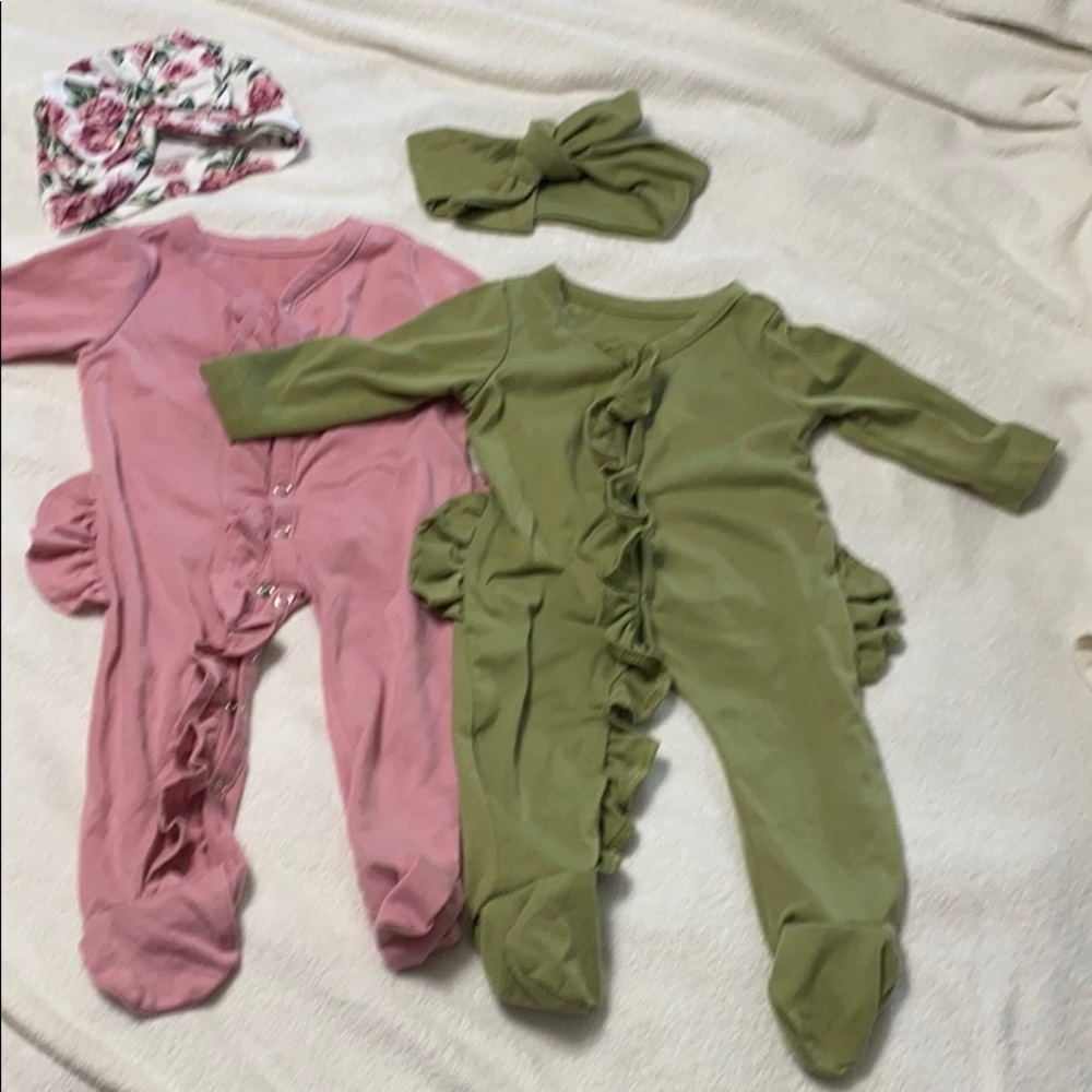 Super trendy layettes! sold as pair can do 1 to